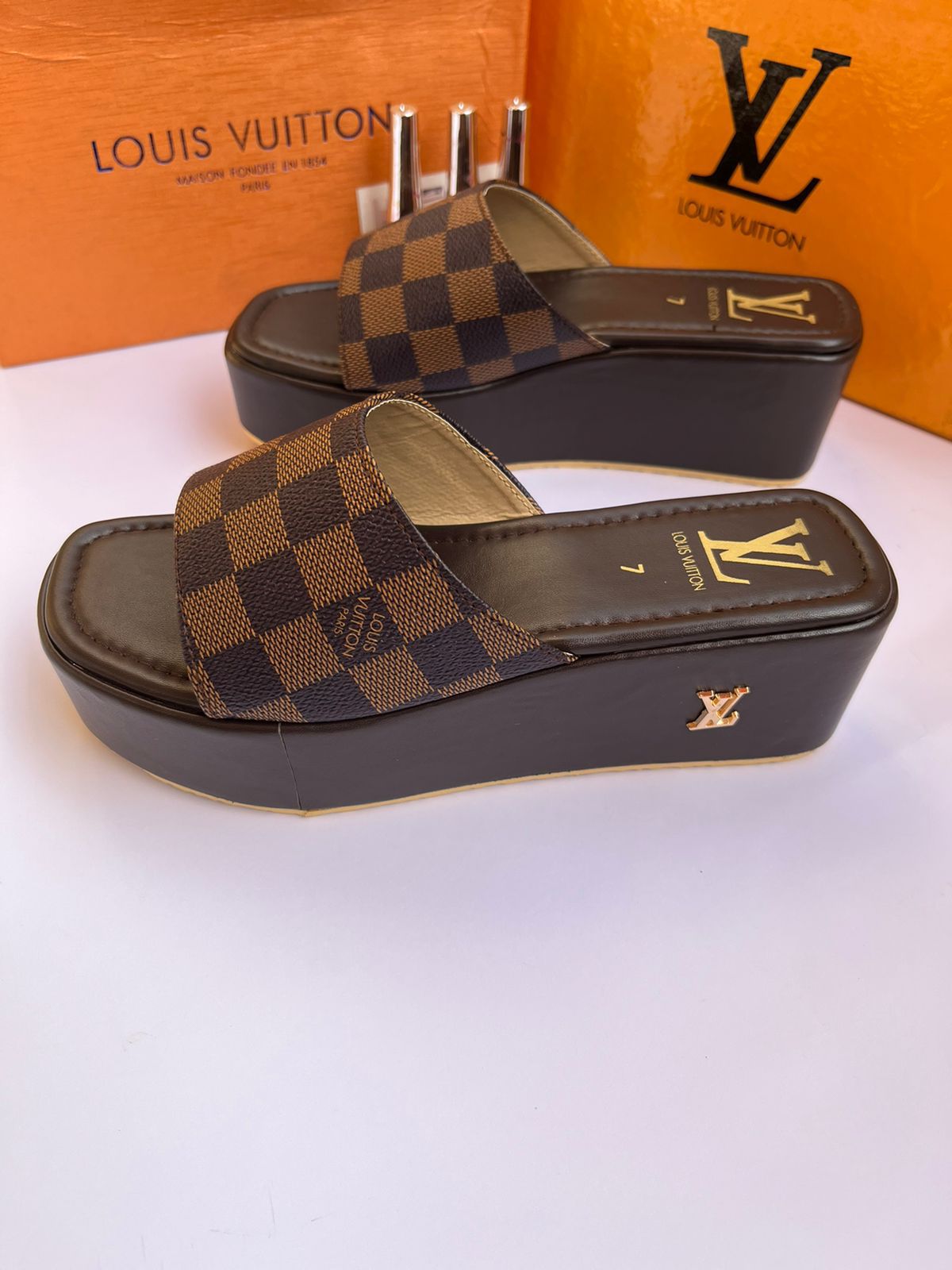 LV WEDGES