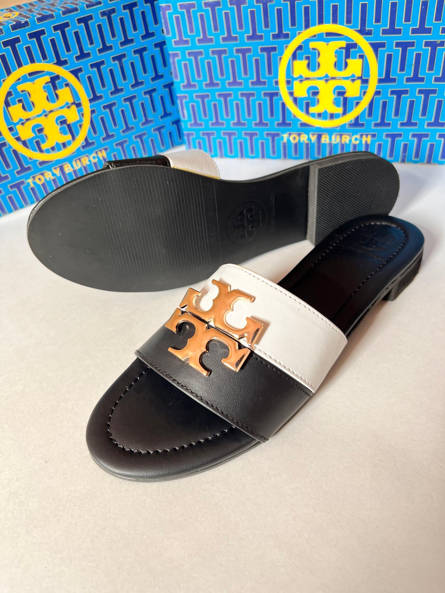 TORYBURCH TWO TONE SLIPPERS