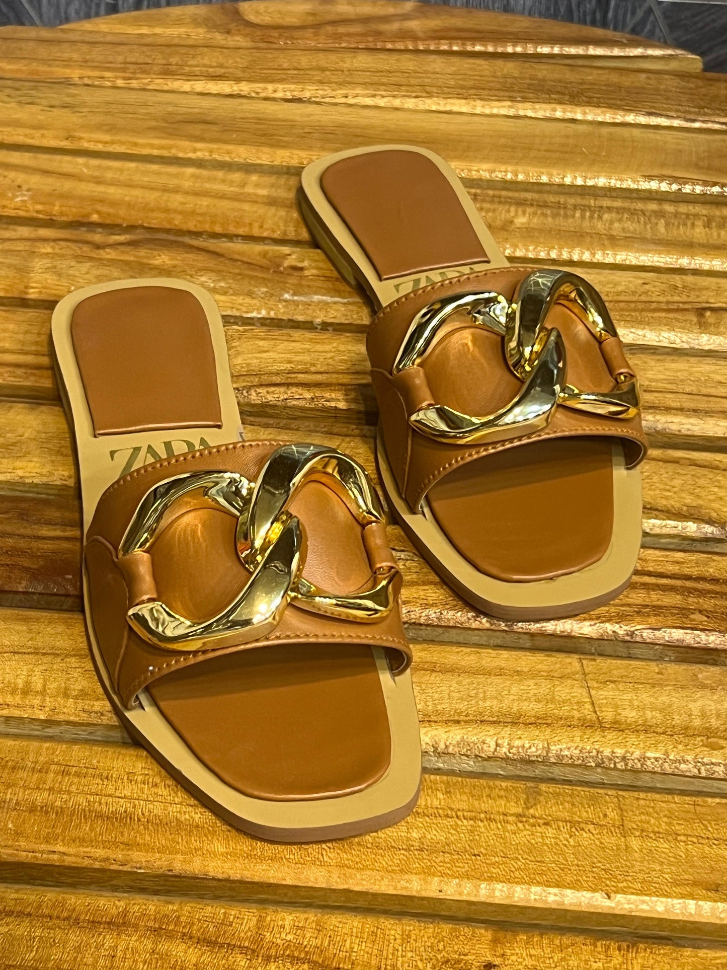 DUAL CHAIN FLAT SANDAL